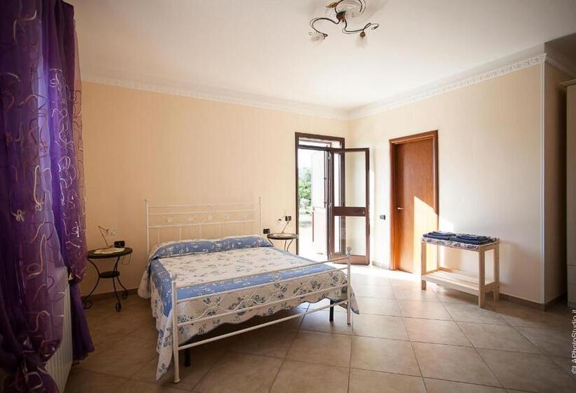 Трехместный Номер Стандарт Вид на Сад, Villa Delle Palme