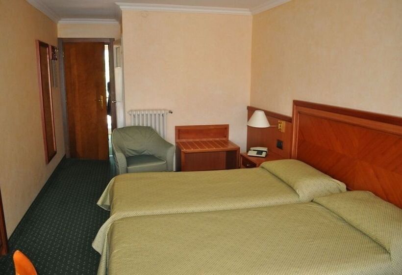 スタンダードトリプルルーム, Premeno