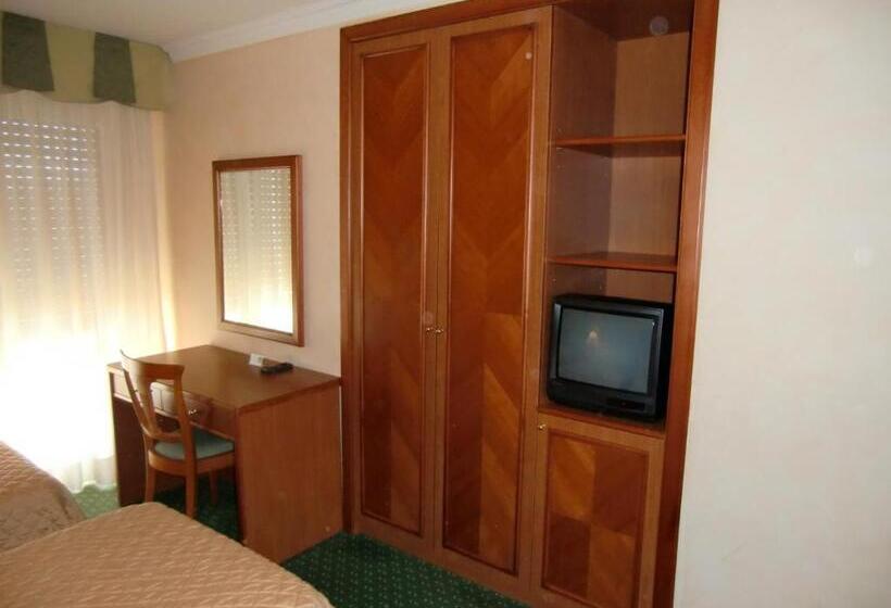 スタンダードトリプルルーム, Premeno