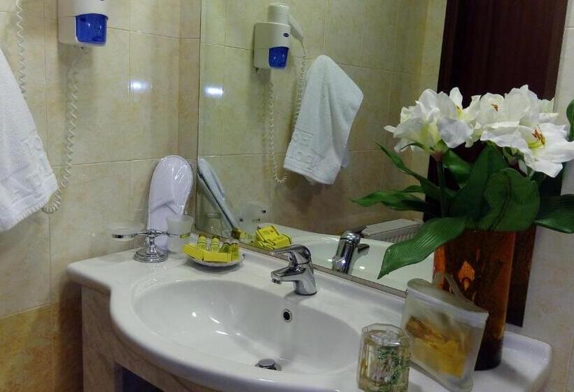 Номер Стандарт Вид на Горы, Apollonia