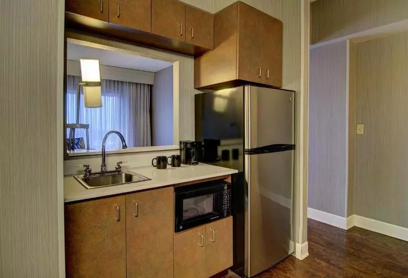 キングサイズベッドのスイートルーム, Courtyard By Marriott Tysons Mclean