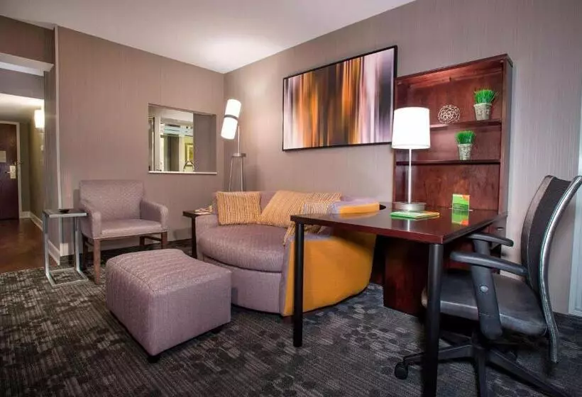 キングサイズベッドのスイートルーム, Courtyard By Marriott Tysons Mclean