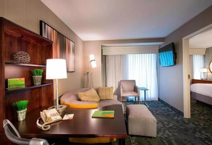 キングサイズベッドのスイートルーム, Courtyard By Marriott Tysons Mclean