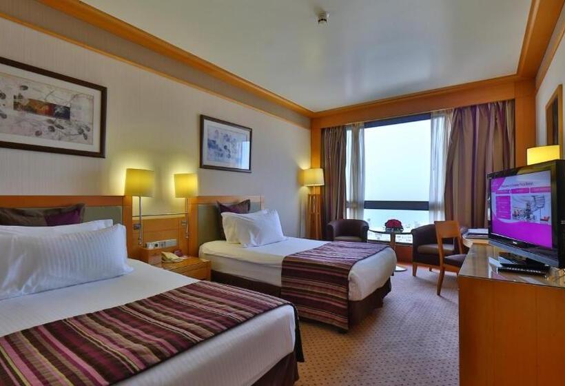 اتاق کلاب, Crowne Plaza Hamra Beirut, An Ihg