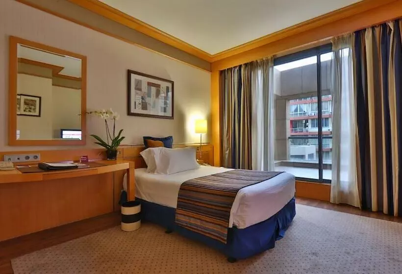 اتاق استاندارد با تخت دوبل, Crowne Plaza Hamra Beirut, An Ihg