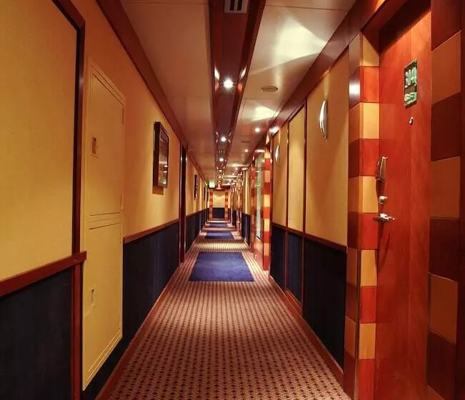 اتاق استاندارد با تخت دوبل, Crowne Plaza Hamra Beirut, An Ihg