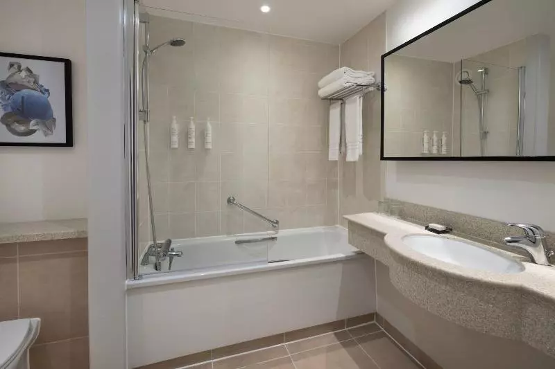 اتاق سوپریور با تخت دو نفره بزرگ, Delta Hotels By Marriott Peterborough