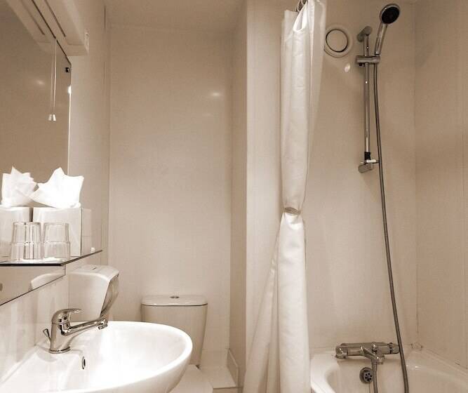 Номер Стандарт, Europa Gatwick Hotel & Spa