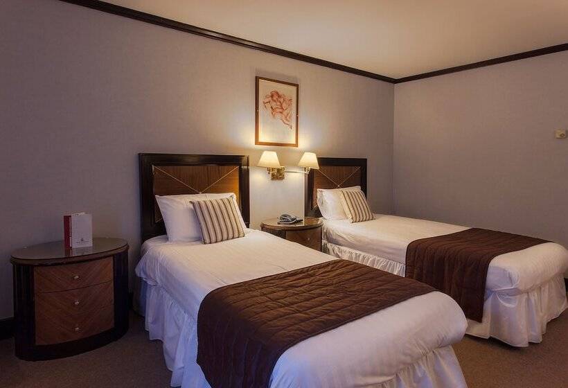 Номер Стандарт, Europa Gatwick Hotel & Spa