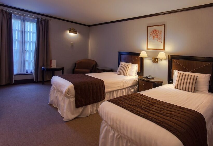 Номер Стандарт, Europa Gatwick Hotel & Spa