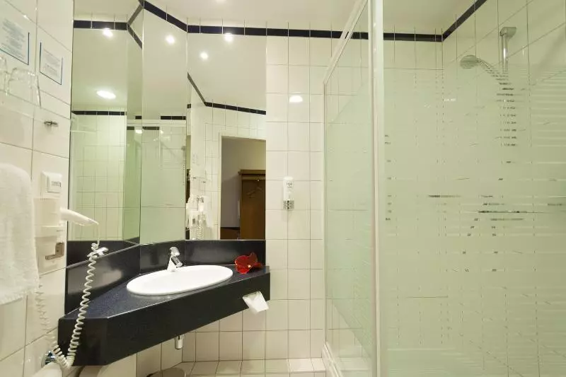 اتاق استاندارد سه نفره, Express Kraków