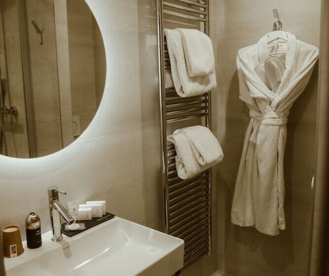 Номер Стандарт, Hôtel La Monnaie Arty & Spa