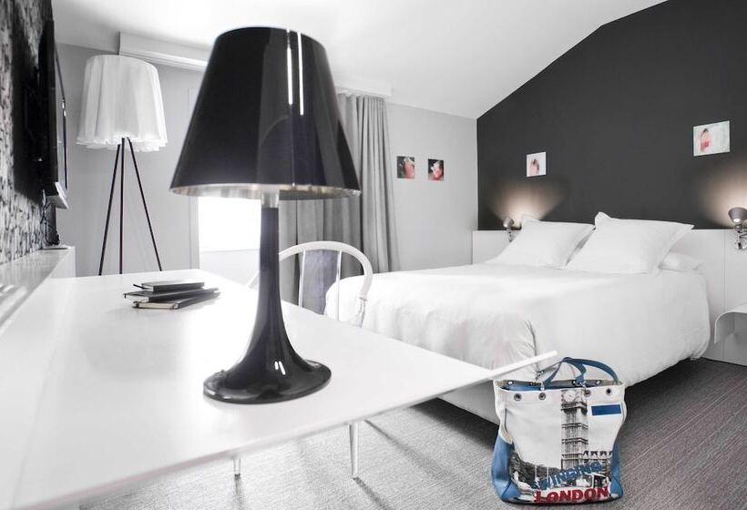 Номер Стандарт, Hôtel La Monnaie Arty & Spa