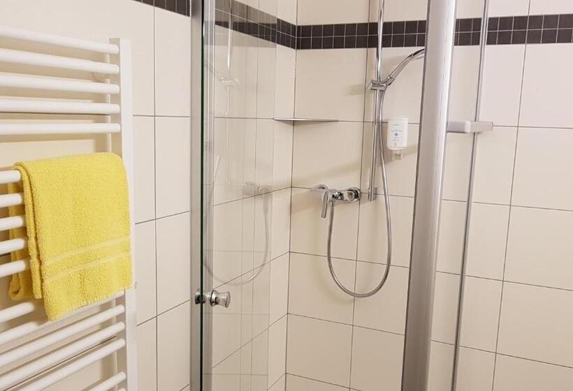 غرفة قياسية ثلاثية, Merian Rothenburg