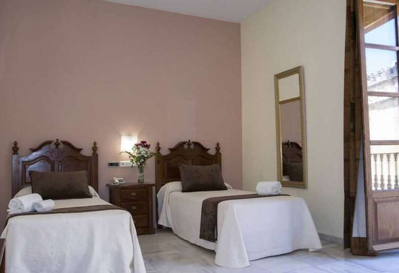 اتاق استاندارد سه نفره, Casa Museo De La Mezquita