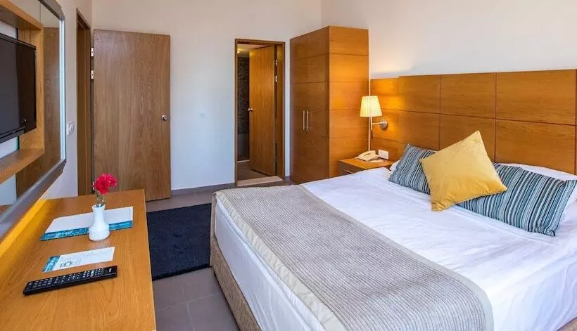 اتاق کلاب, Pine Bay Holiday Resort