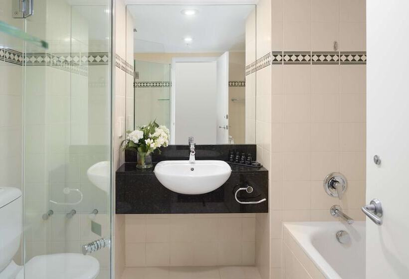 Семейный Номер, Rydges World Square