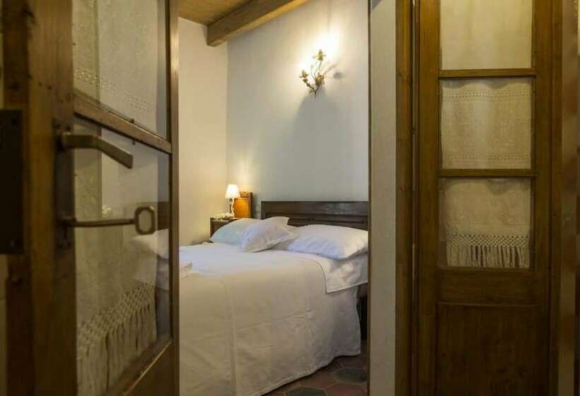 חדר בסיסי, Cortis Antigas