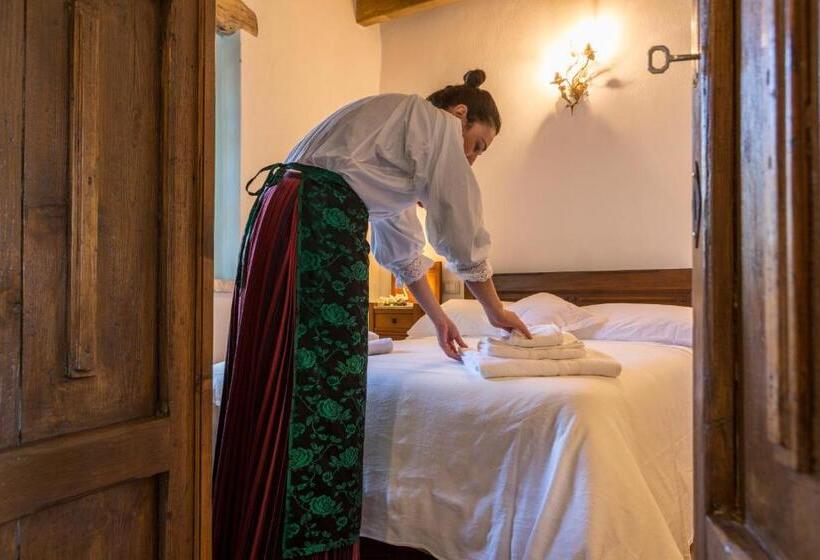 חדר בסיסי, Cortis Antigas