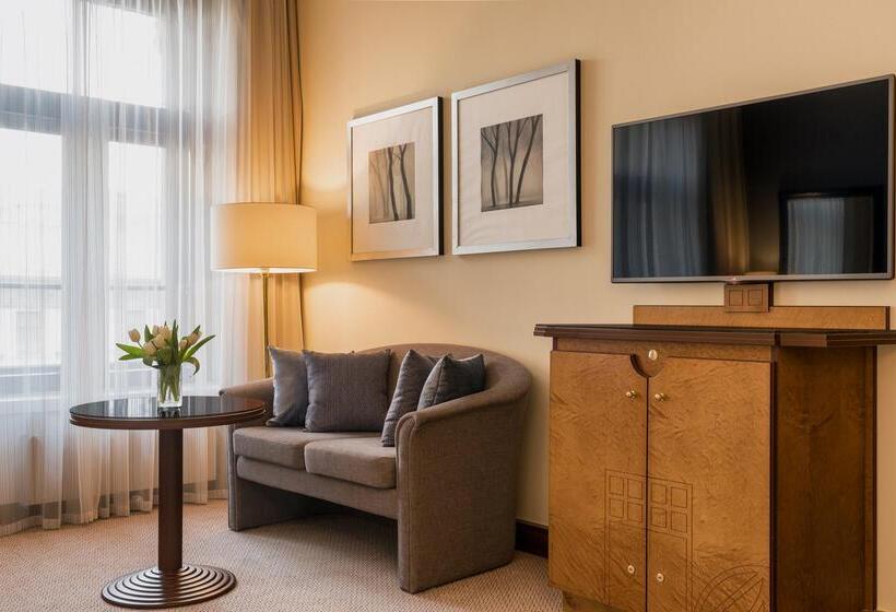 キングサイズベッドのデラックスルーム, Corinthia Hotel St Petersburg