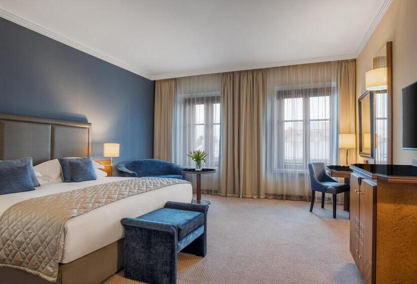 キングサイズベッドのデラックスルーム, Corinthia Hotel St Petersburg