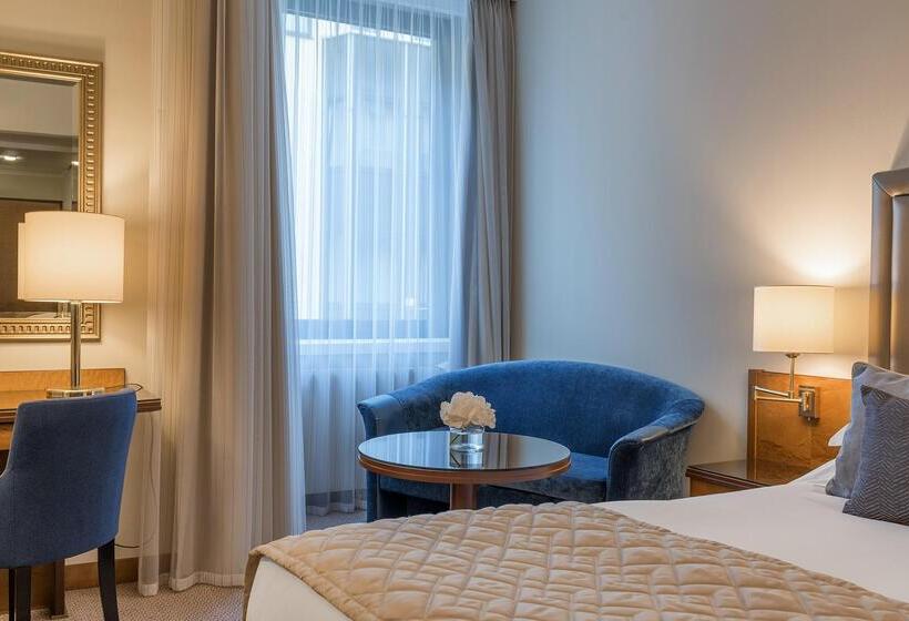 キングサイズベッドのデラックスルーム, Corinthia Hotel St Petersburg