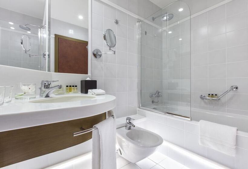 キングサイズベッドのデラックスルーム, Corinthia Hotel St Petersburg