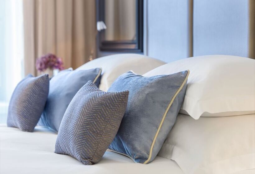 اتاق لوکس با تخت بزرگ, Corinthia Hotel St Petersburg