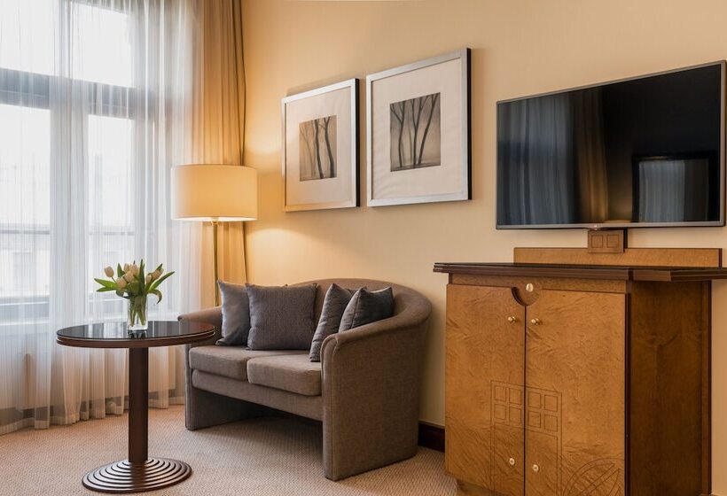 キングサイズベッドのデラックスルーム, Corinthia Hotel St Petersburg