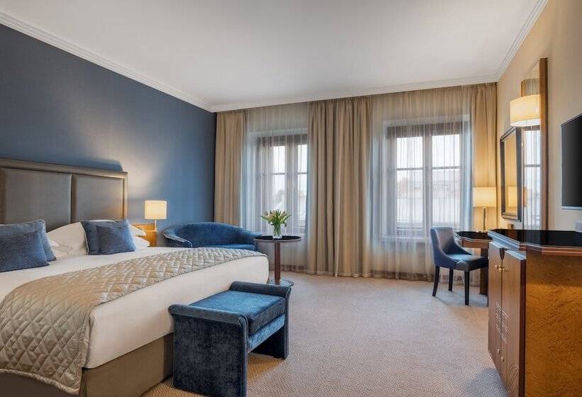 キングサイズベッドのデラックスルーム, Corinthia Hotel St Petersburg