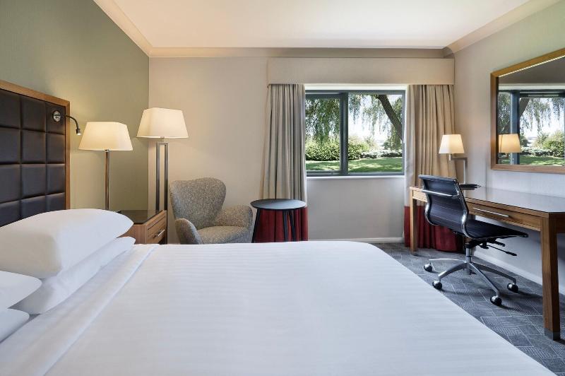 キングサイズベッドのスタンダードルーム, Fairmont Hotel Vancouver