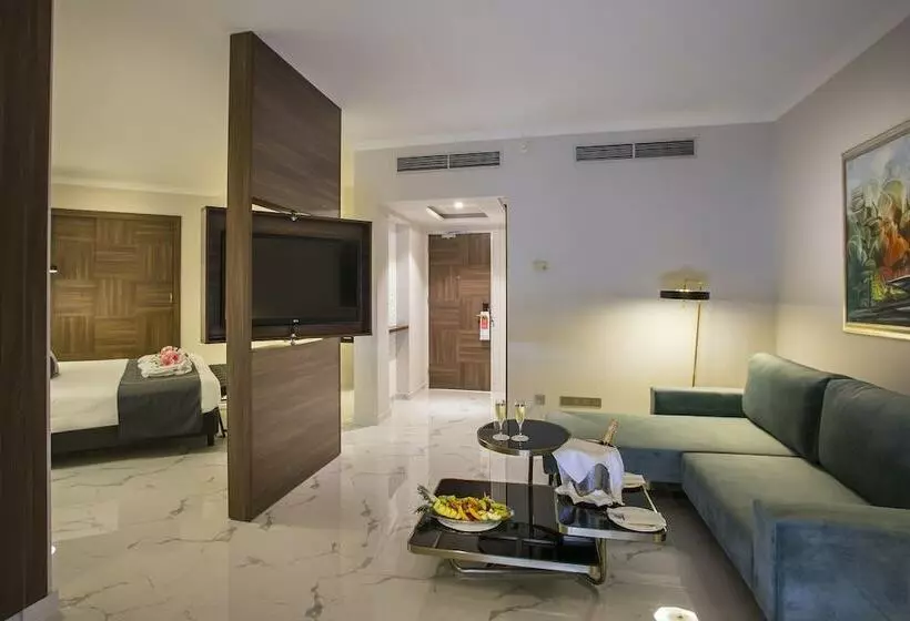 سوییت جونیور اجرایی, The Grandresort   Limited Edition By Leonardo Hotels
