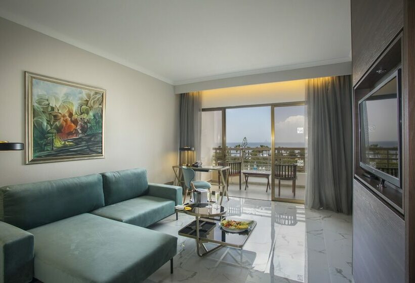 סוויטת ג'וניור אקזקיוטיב, The Grandresort   Limited Edition By Leonardo Hotels