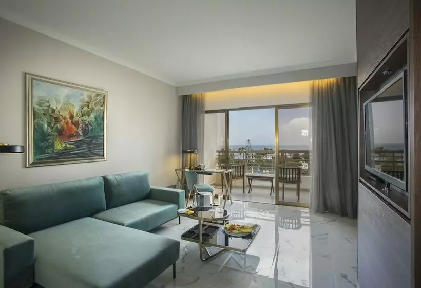 سوییت جونیور اجرایی, The Grandresort   Limited Edition By Leonardo Hotels