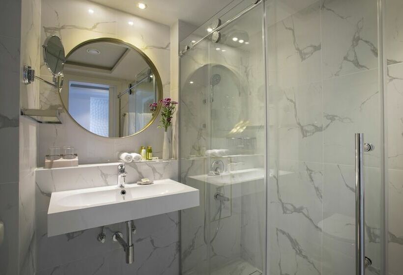 סוויטת ג'וניור אקזקיוטיב, The Grandresort   Limited Edition By Leonardo Hotels