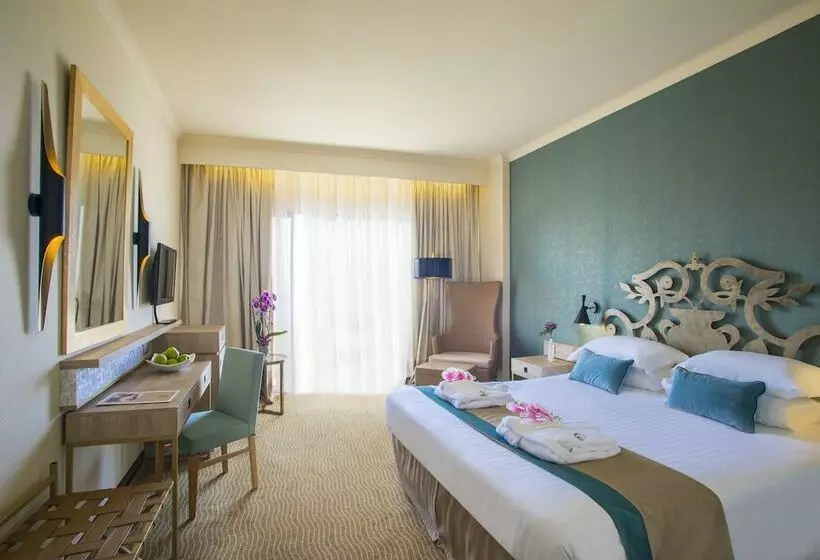 اتاق لوکس خانوادگی, The Grandresort   Limited Edition By Leonardo Hotels