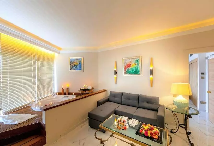 سوئیت اجرایی با چشم‌انداز دریا, The Grandresort   Limited Edition By Leonardo Hotels
