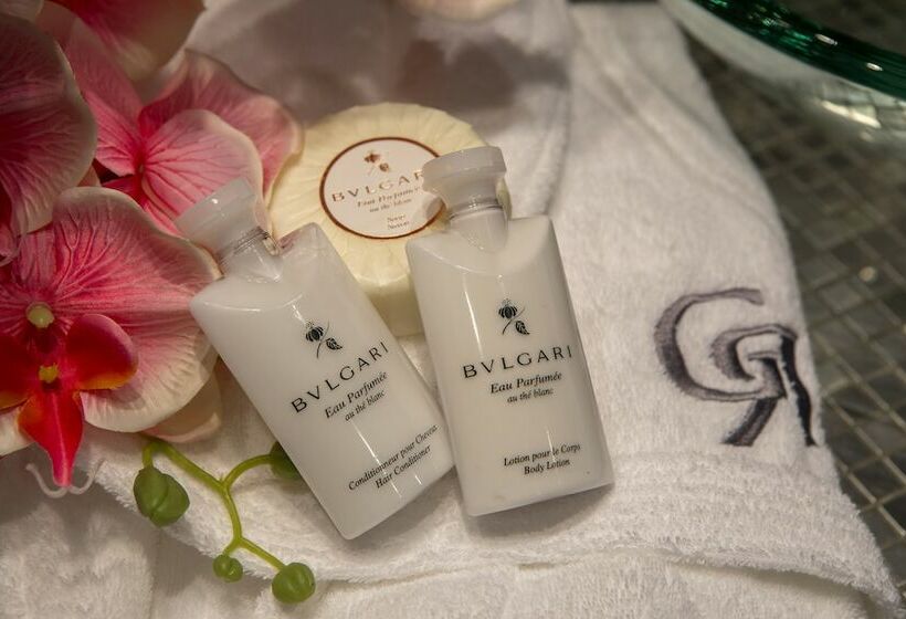 סוויטת אקזקיוטיב נוף לים, The Grandresort   Limited Edition By Leonardo Hotels