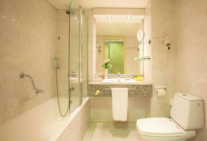 חדר דלוקס עם נוף, The Grandresort   Limited Edition By Leonardo Hotels