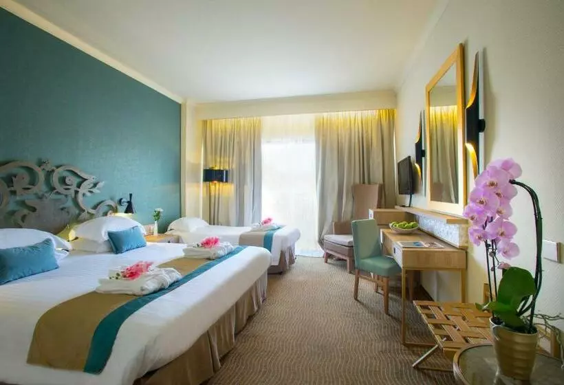 اتاق لوکس با چشم‌انداز, The Grandresort   Limited Edition By Leonardo Hotels