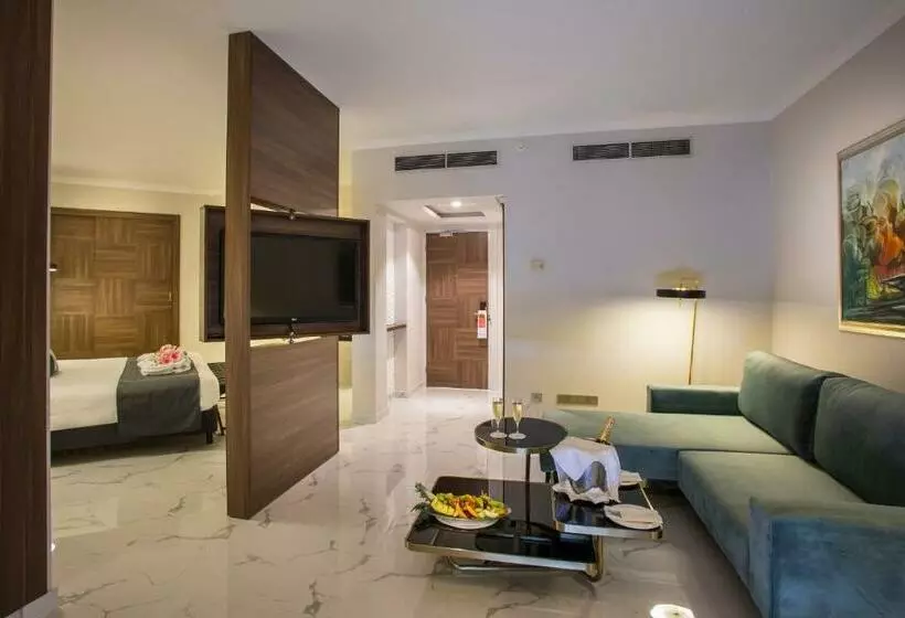 سوییت جونیور اجرایی, The Grandresort   Limited Edition By Leonardo Hotels