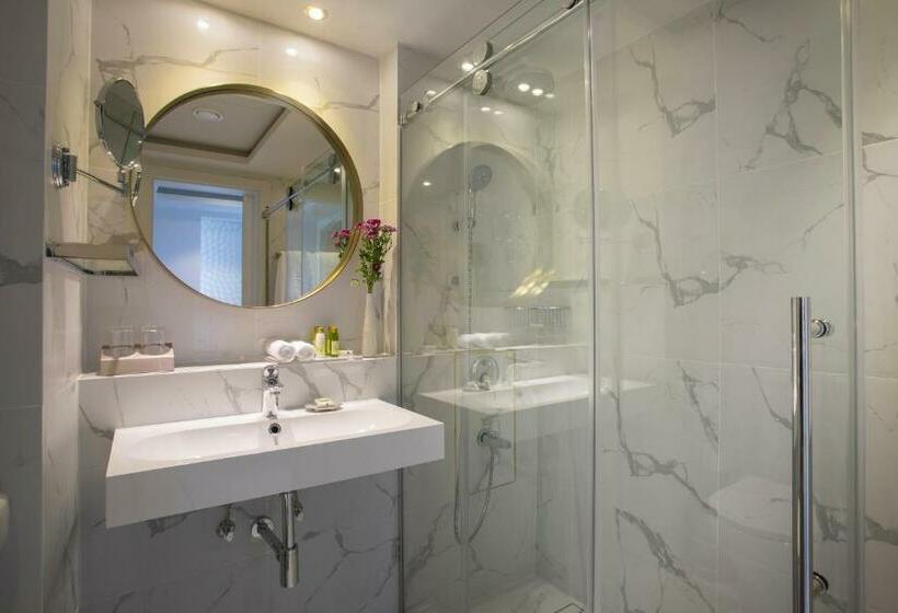 סוויטת ג'וניור אקזקיוטיב, The Grandresort   Limited Edition By Leonardo Hotels