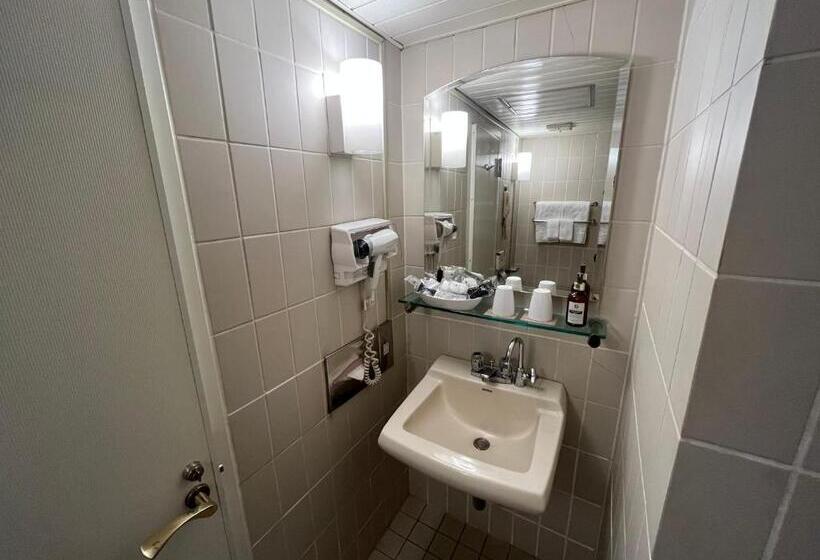 חדר סטנדרט לשלושה, Jasmac Plaza