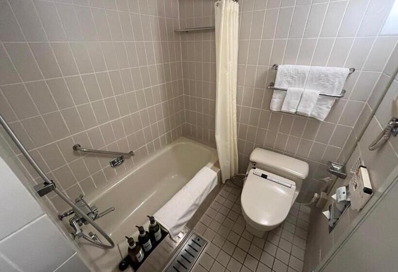 חדר סטנדרט לשלושה, Jasmac Plaza