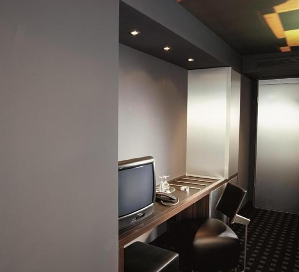 غرفة قياسية, Kult