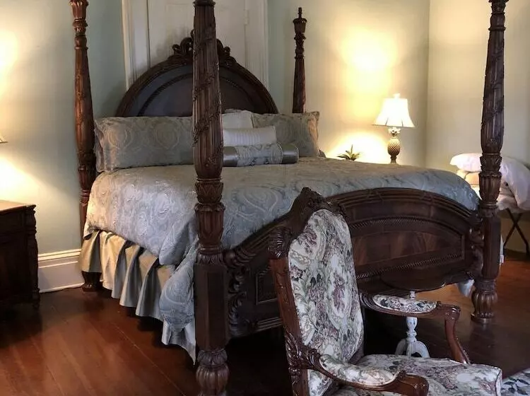 デラックススイート, Loyd Hall Plantation