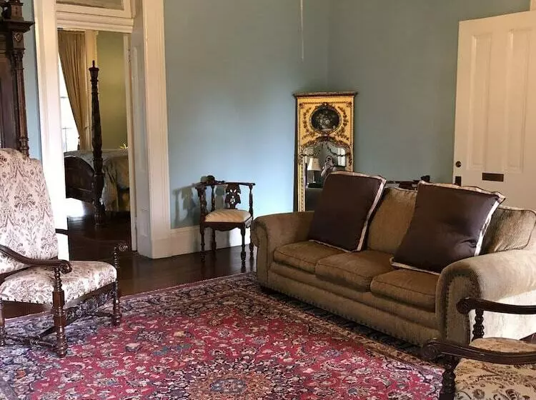 デラックススイート, Loyd Hall Plantation