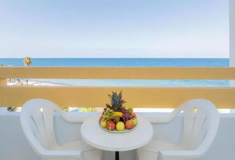 اتاق استاندارد سه نفره, Marhaba Royal Salem