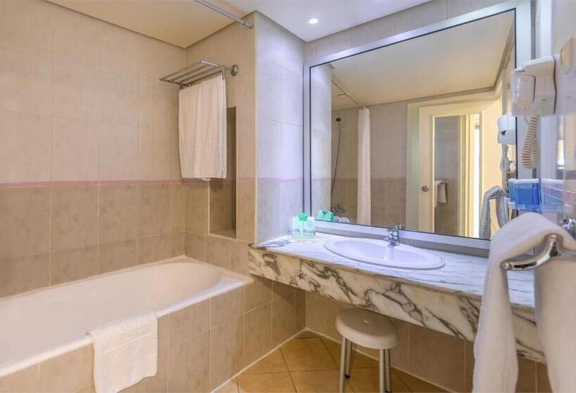 Habitación Familiar Vista Jardín, Marhaba Royal Salem