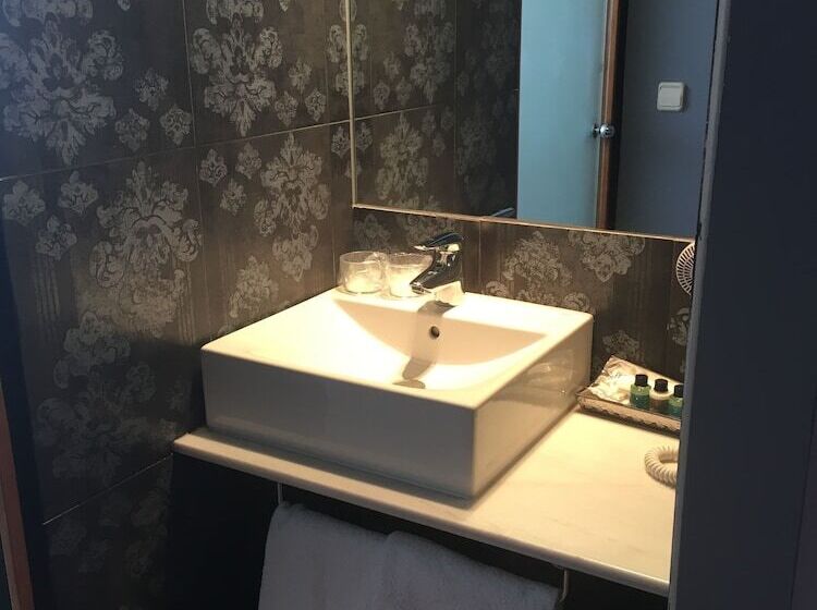 Номер Стандарт, Patilla Ciudad De Requena